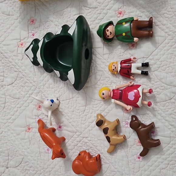 Playmobil 19pc Lot Christmas Winter Scene Figures Animals Sleigh Reindeer - Picture 2 of 5